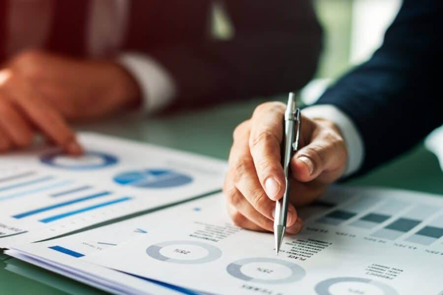 Análise de Investimentos e Valuation: Avaliando Viabilidade Financeira em Processos de Fusão e Aquisição
