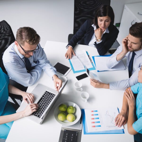 Mais que salário: por que empresas investem em plano de saúde para funcionários