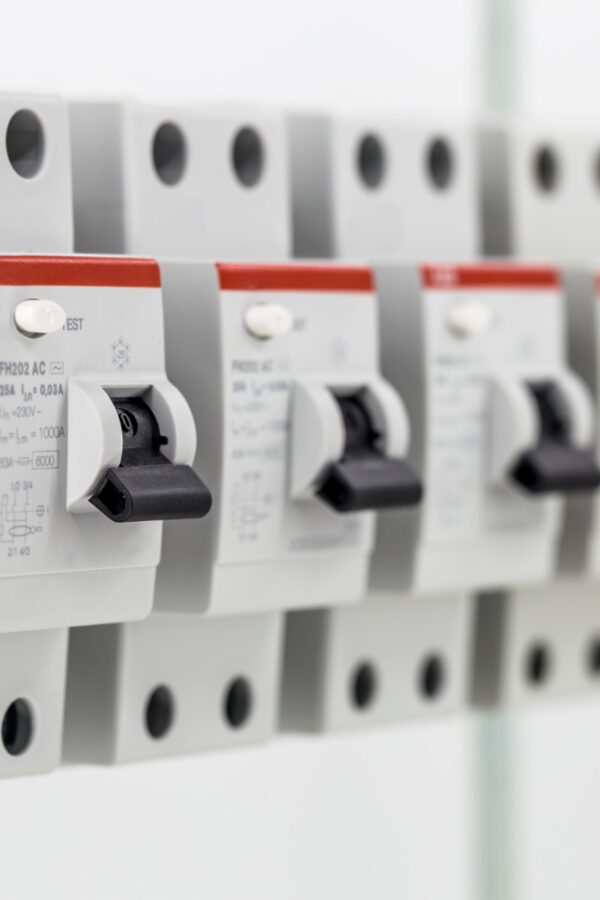  Disjuntores: guia completo para escolher o modelo certo para sua instalação elétrica residencial