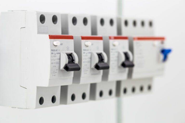 Disjuntores: guia completo para escolher o modelo certo para sua instalação elétrica residencial